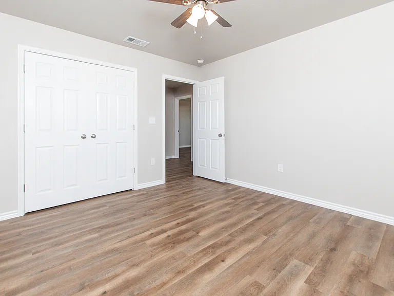 2542 Leroy Ln #B — Photo 15