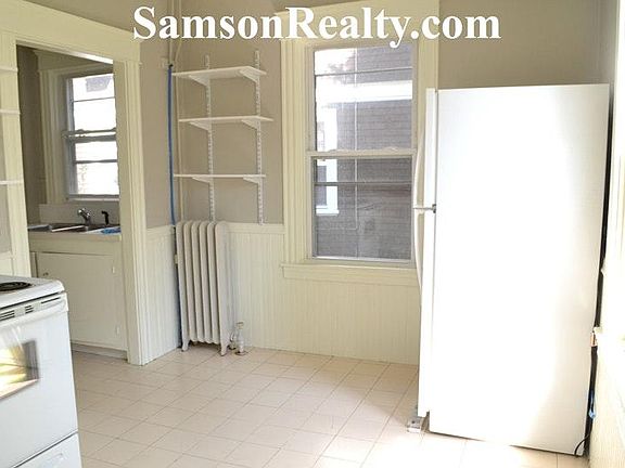 5th image of 127 Taber Ave #1