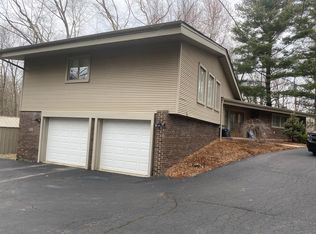 7 Pine Ridge Dr, Springfield, IL 62711