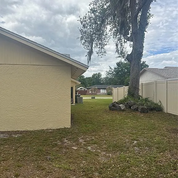 2329 Pine Tree Ct — Photo 6