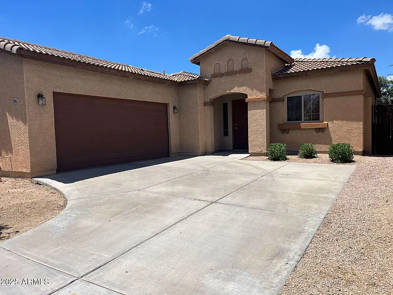 526 E Bartlett Way — Photo 1