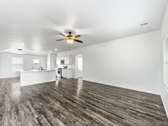5th image of 11405 S 240th East Ave
