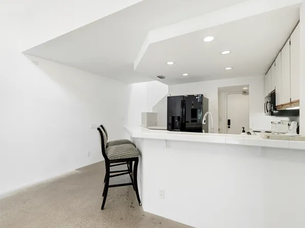 122 Corsica Dr, Newport Beach, CA 92660