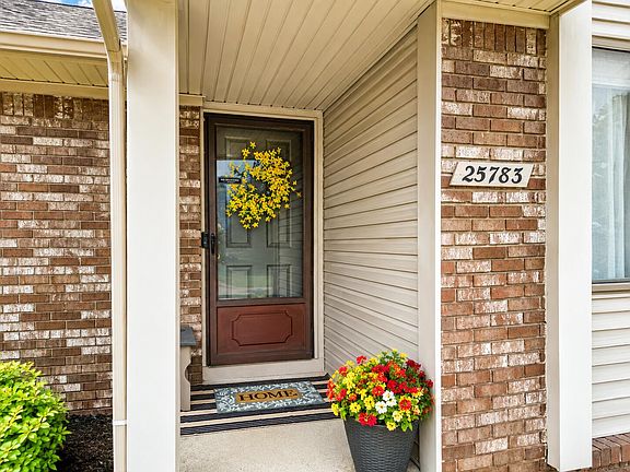 4th image of 25783 Mary St
