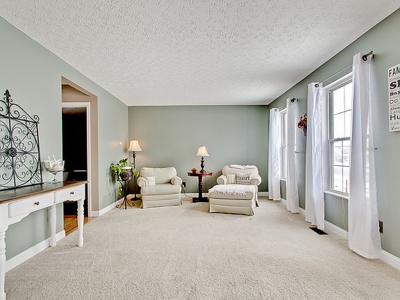 4th image of 436 Lorraine Blvd