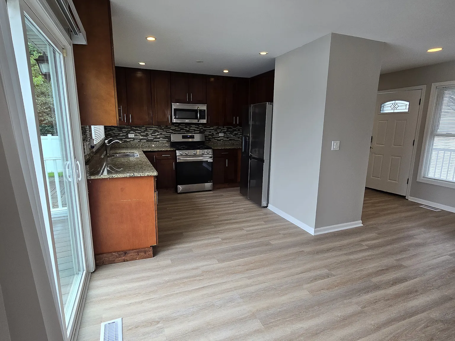 1939 Woodside Ln — Photo 4