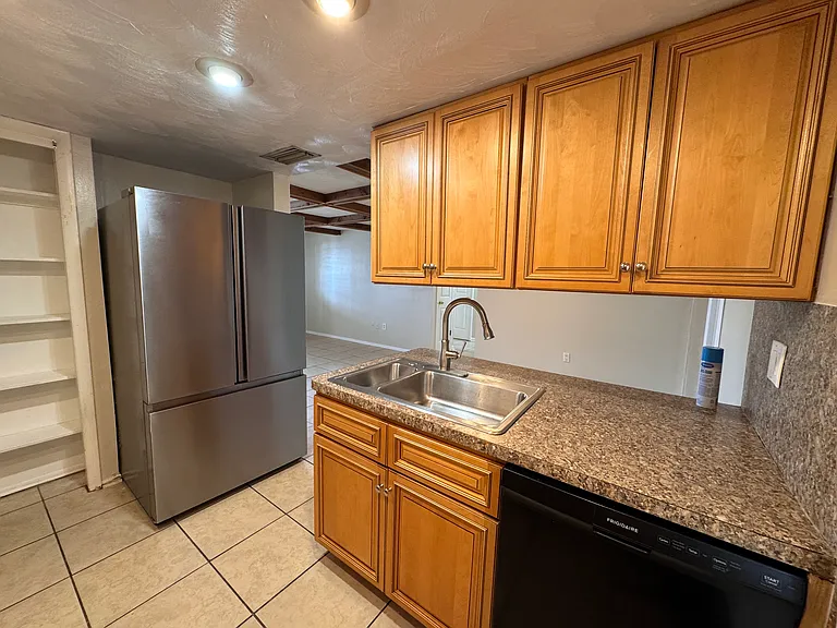 4220 Newbury Dr — Photo 4