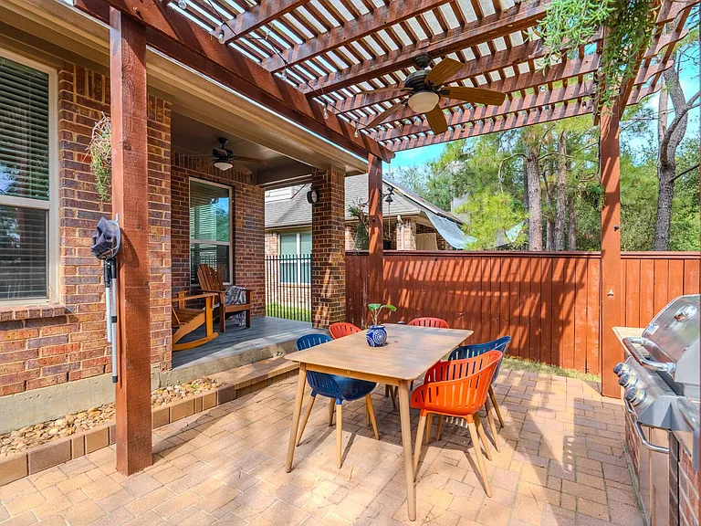 14 Arrowfeather Pl — Photo 40