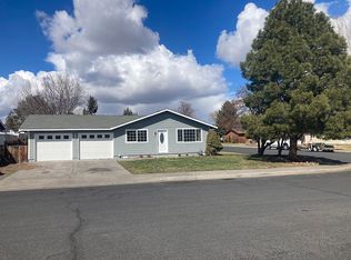 2513 SW Fissure Loop N, Redmond, OR 97756