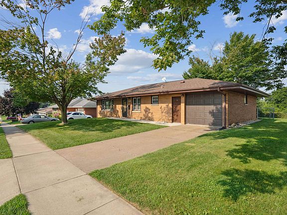 2nd image of 2885 Oak Crest Dr