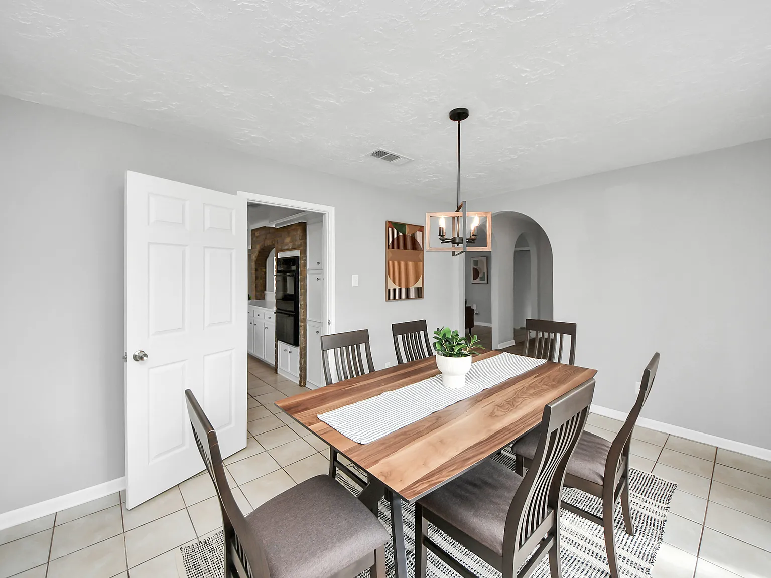 3 bed, $6,000 — Photo 4