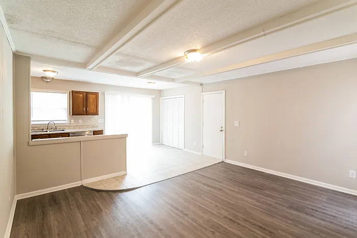 3 bed, 2.0 bath, 1271 sqft, $1,975 — Photo 2