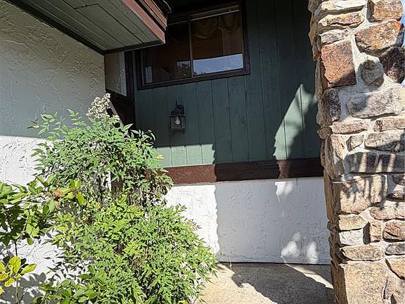 4th image of 8 CANTERBURY DRIVE