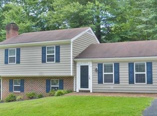 1105 Cottonwood Rd, Charlottesville, VA 22901