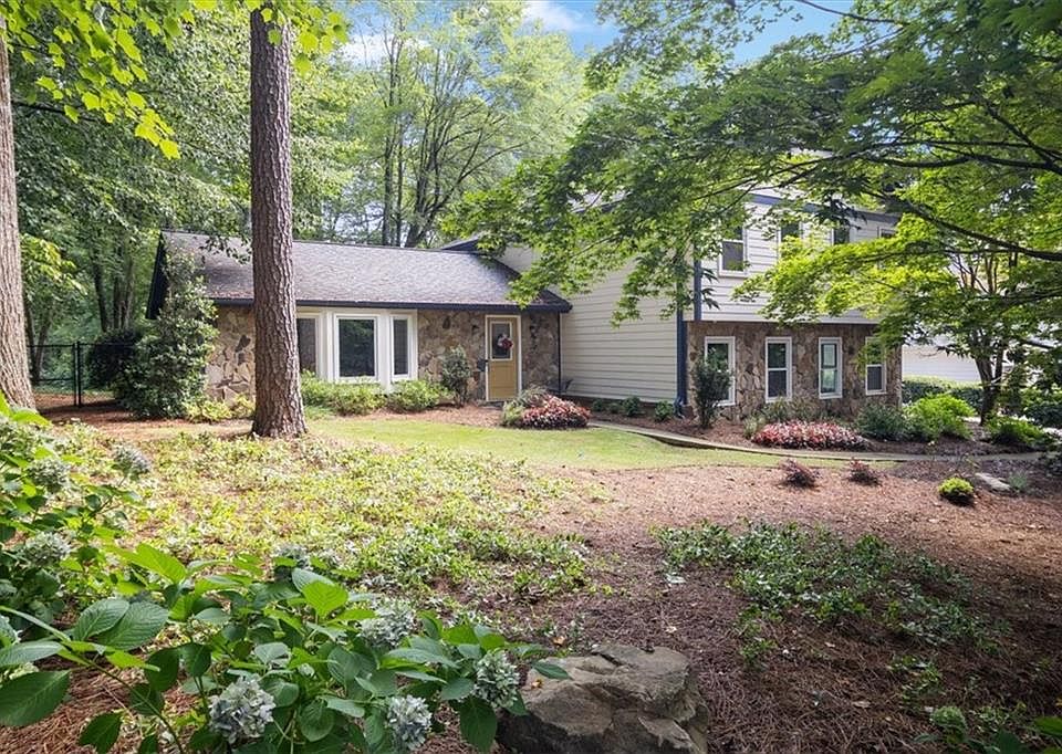 1st image of 4989 Kings Wood Dr NE