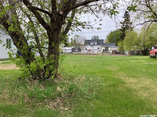 222 6th Street N, Nipawin, SK S0E 1E0