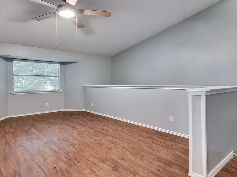 Evergreen Condominiums — Photo 31