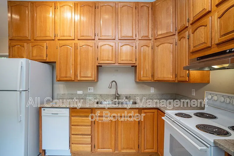 1 bed, 1.0 bath, 700 sqft, $1,700 — Photo 3