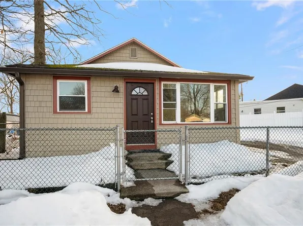 17 Ardway Ave, Warwick, RI 02889