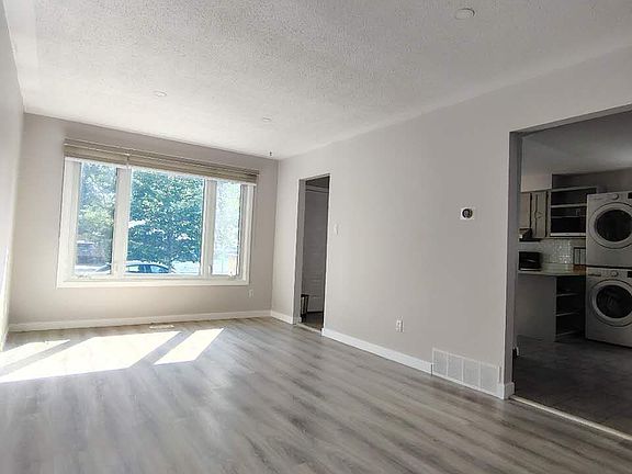 3rd image of 78 Olympic Cres