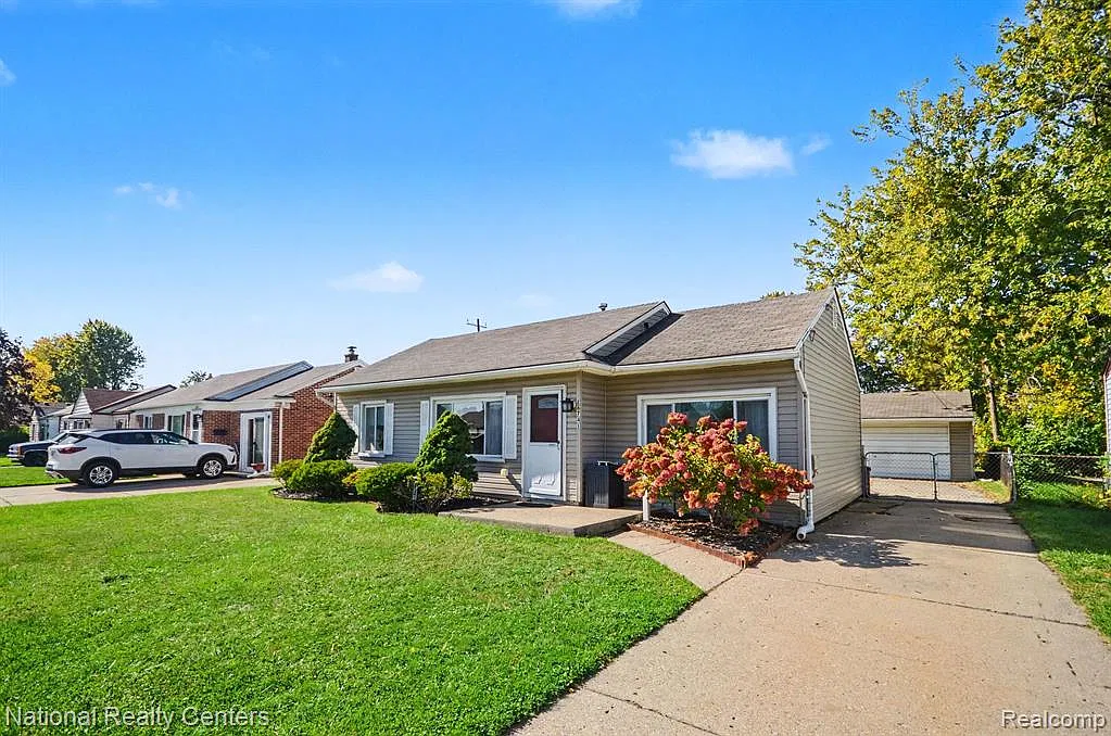 3 bed, 1.0 bath, 1000 sqft, $1,600 — Photo 2