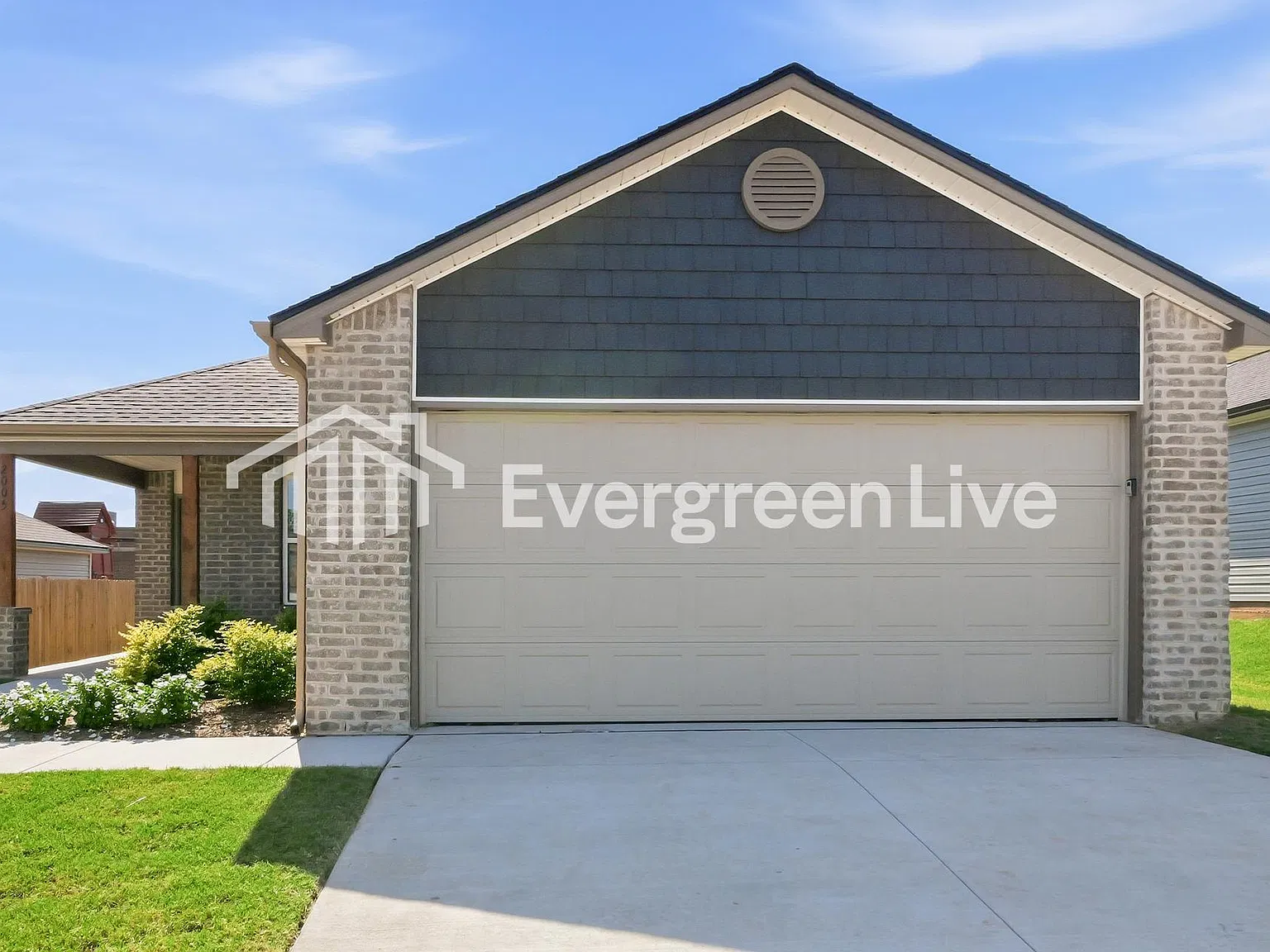 3 bed, 2.0 bath, 1301 sqft, $1,375 — Photo 1