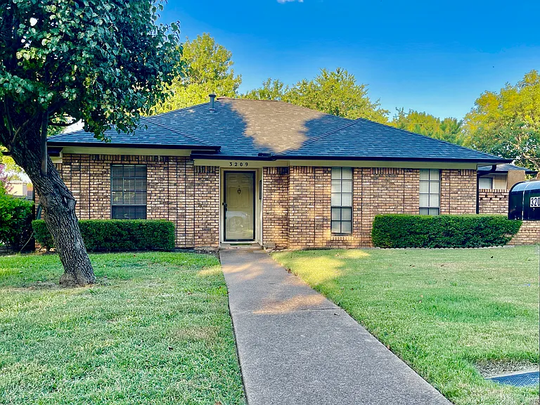 3209 N Marseille Ln — Photo 1
