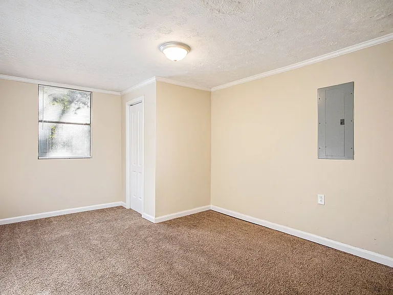 3735 Londonderry Ct — Photo 15