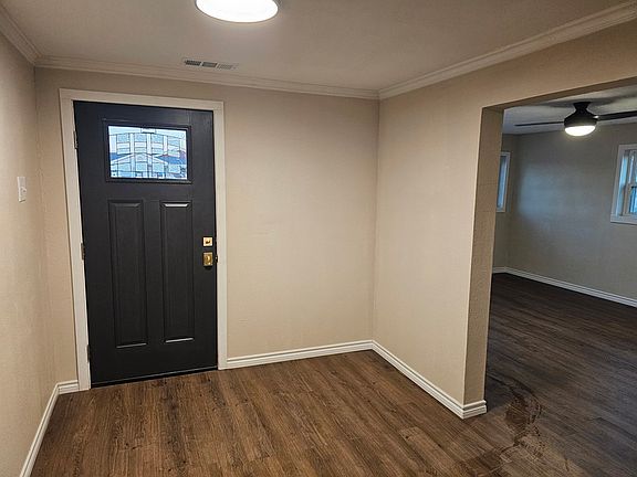 4th image of 319 N Oak St