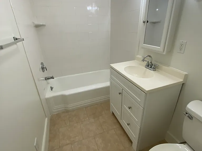 517 Grove St #B — Photo 8