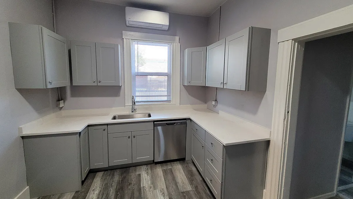 Building Photo - 829 E 7th St #1