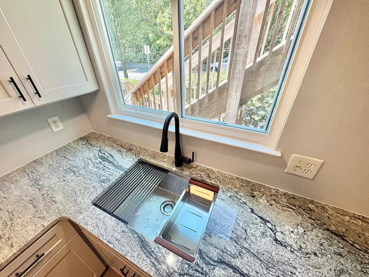 2 bed, 1056 sqft, $1,895 — Photo 4