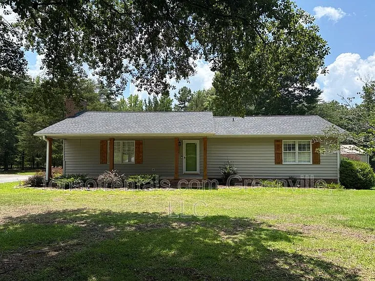 129 Foster Rd — Photo 1