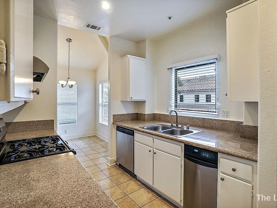 1st image of 3220 Foothill Dr APT 1