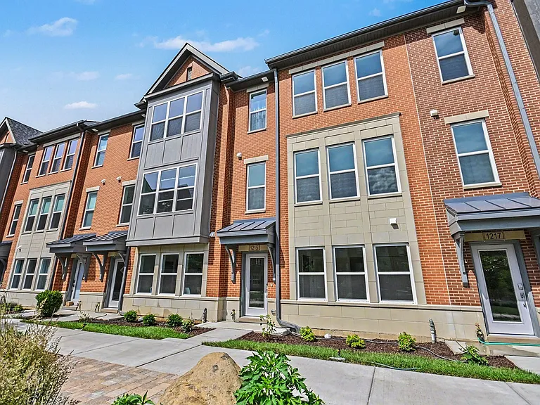 1215 Gateway Ct — Photo 3