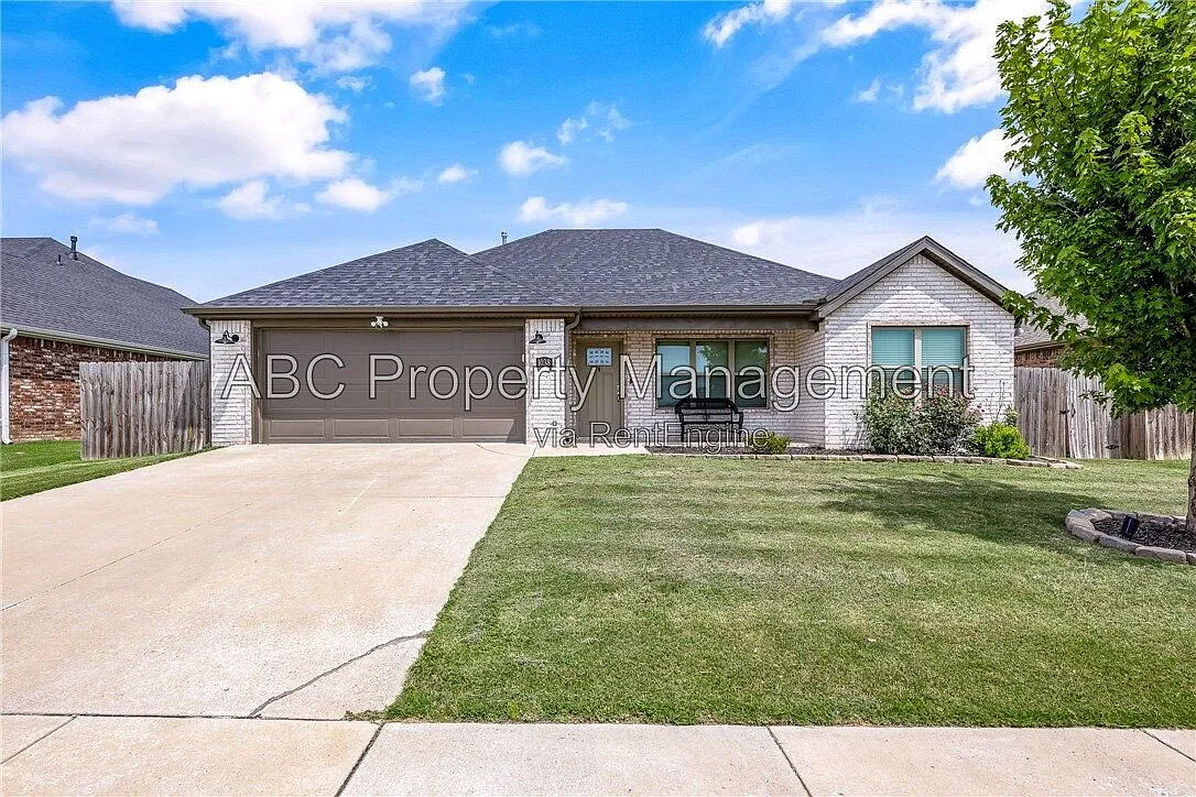 3 bed, 2.0 bath, 1589 sqft, $2,100 — Photo 1
