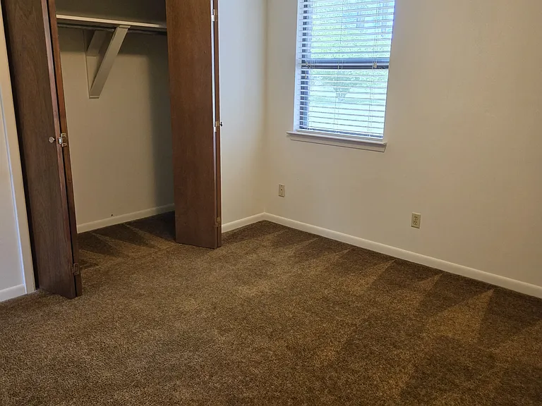 2250 Northeastern Ave — Photo 18