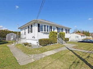 71 River St, Bristol, RI 02809
