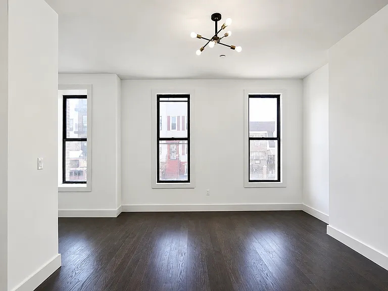 1110 Halsey St #2 — Photo 1