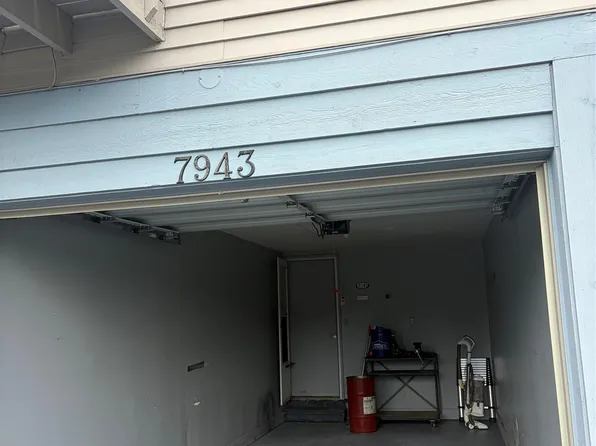 7943 Pontiac Lake Rd, Waterford, MI 48327