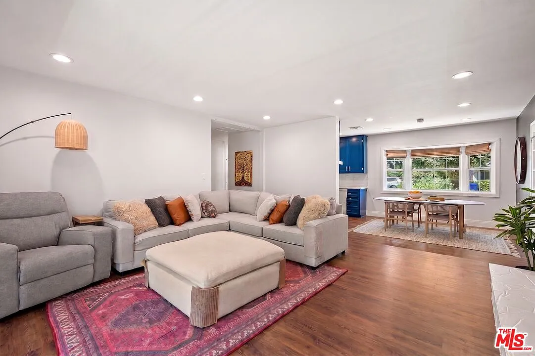 3 bed, 2.0 bath, 1254 sqft, $4,500 — Photo 3