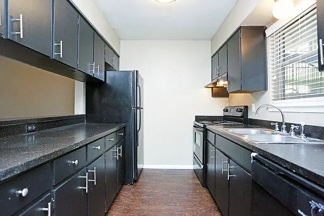 Greenview Apartments — Photo 5