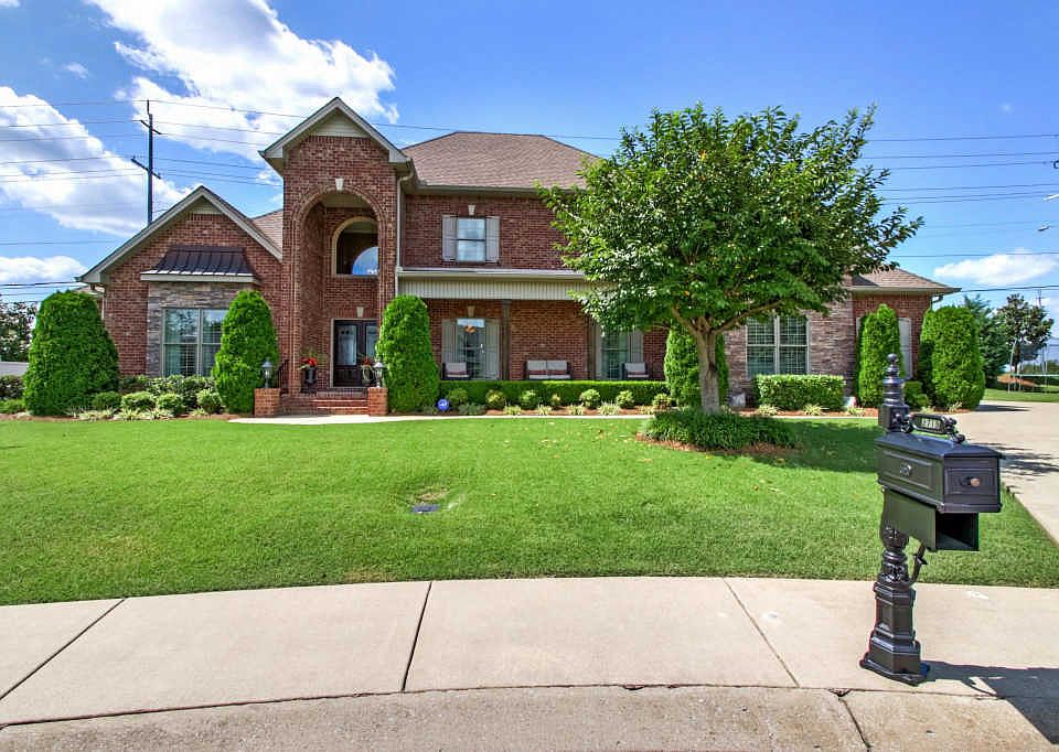 1st image of 2719 Dora Elizabeth Ct