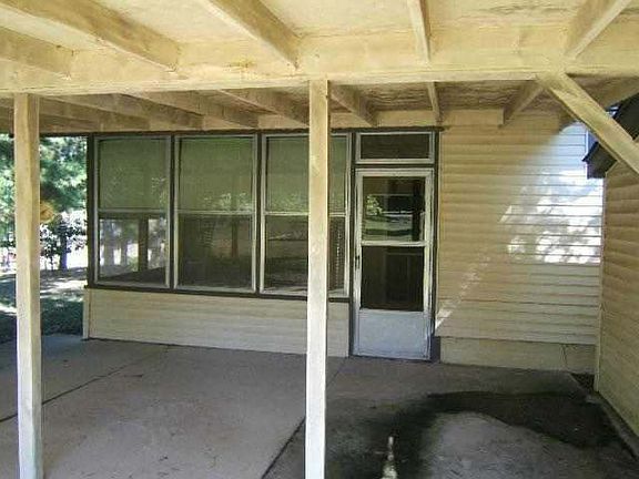 Covered patio & enclosed porch