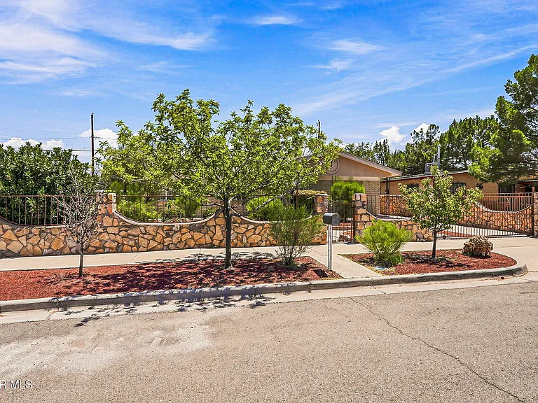 6340 Modesta St — Photo 4