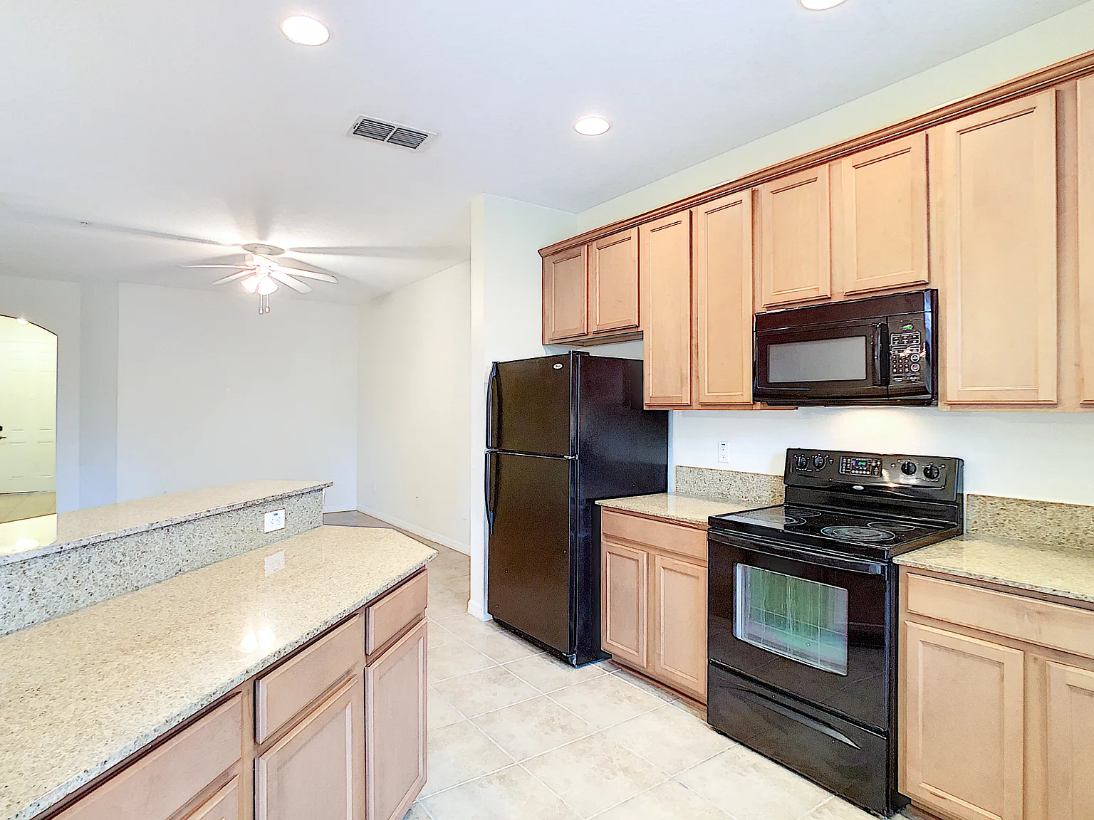 3 bed, 2.5 bath, 1592 sqft, $2,450 — Photo 3
