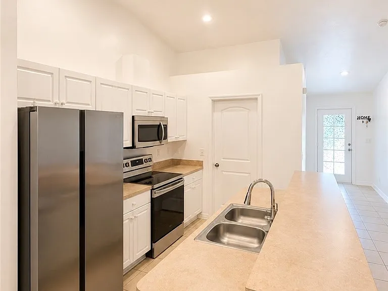 4118 NE 20th Pl — Photo 10