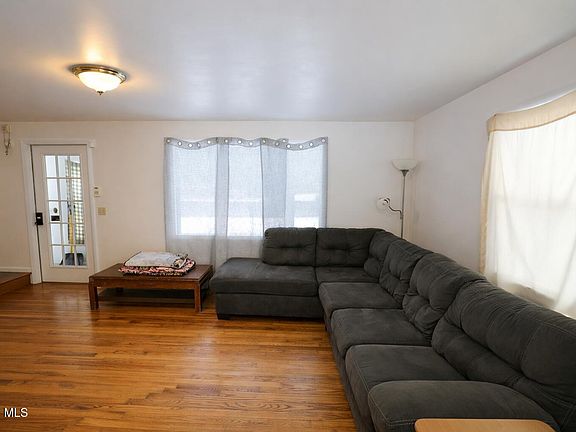 5th image of 1740 Huntersland Road