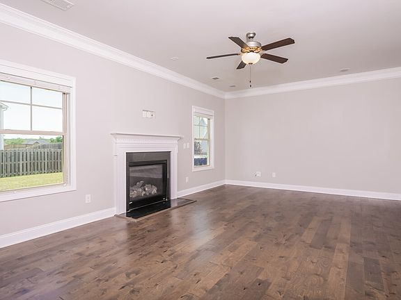 4th image of 410 Sugarpine Trl
