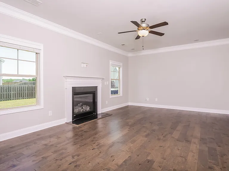 410 Sugarpine Trl — Photo 4